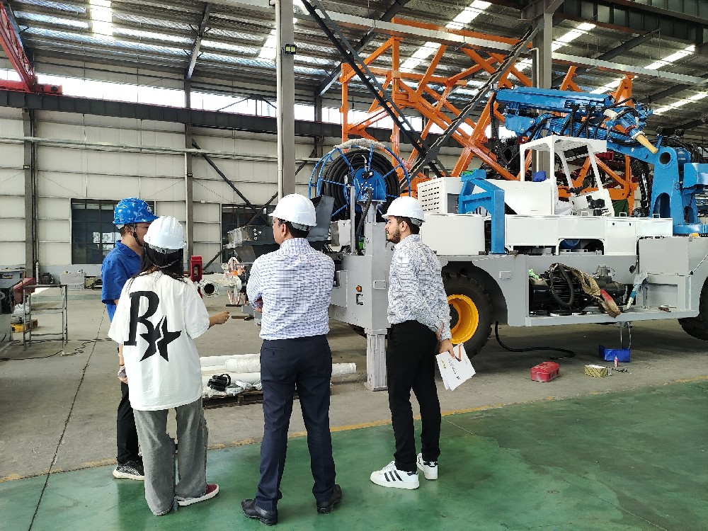 2025年7月印度客戶到訪焦作（zuò）泰鑫機械廠區